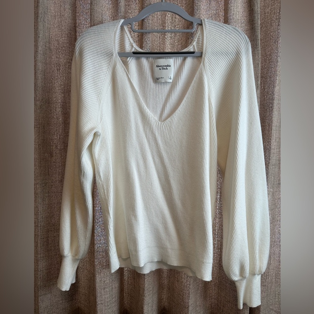 Abercrombie & Fitch Off-White V-Neck Sweater